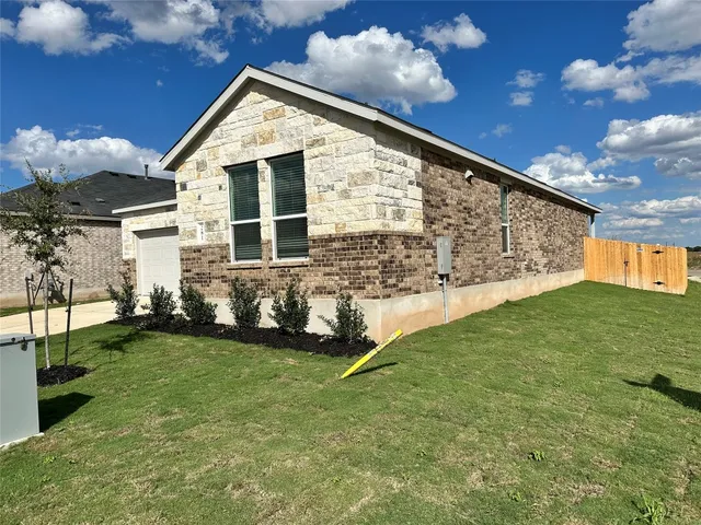 a view of backyard with garden