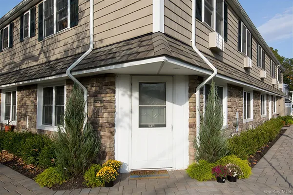 $2,000 | 4 Richland Boulevard, Unit 1, Brightwaters, NY 11718
