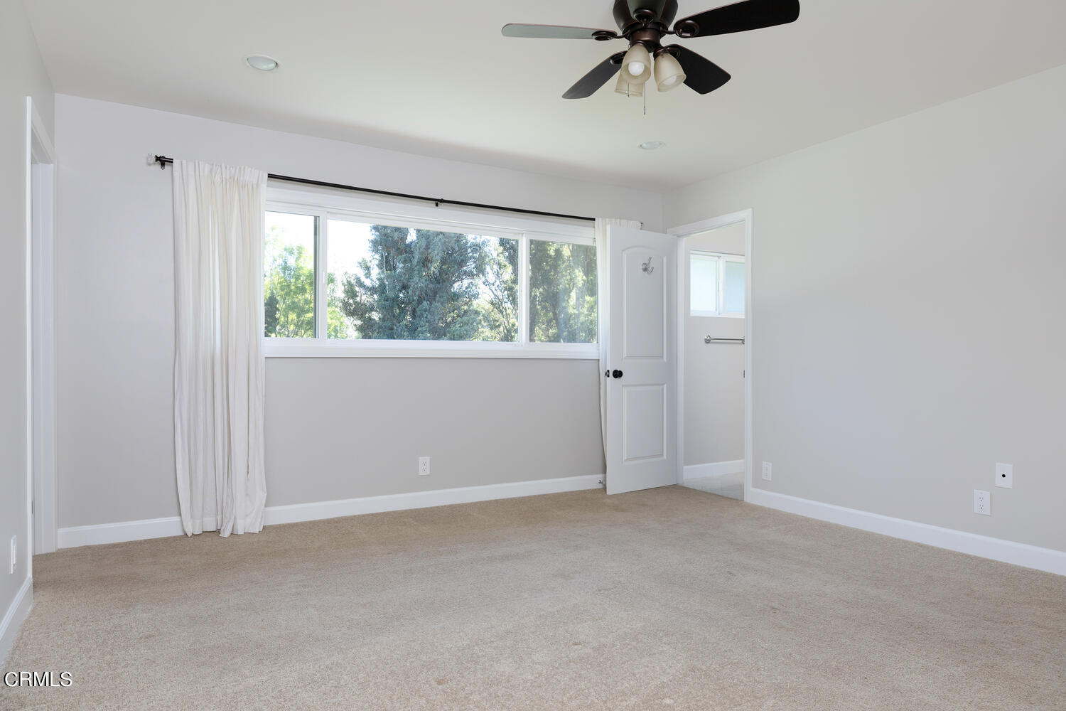 39-41 Ramona Place Camarillo, CA 93010 - Photo 17 of 52 41 Ramona Pl-016-023-Master Bedroom-MLS_