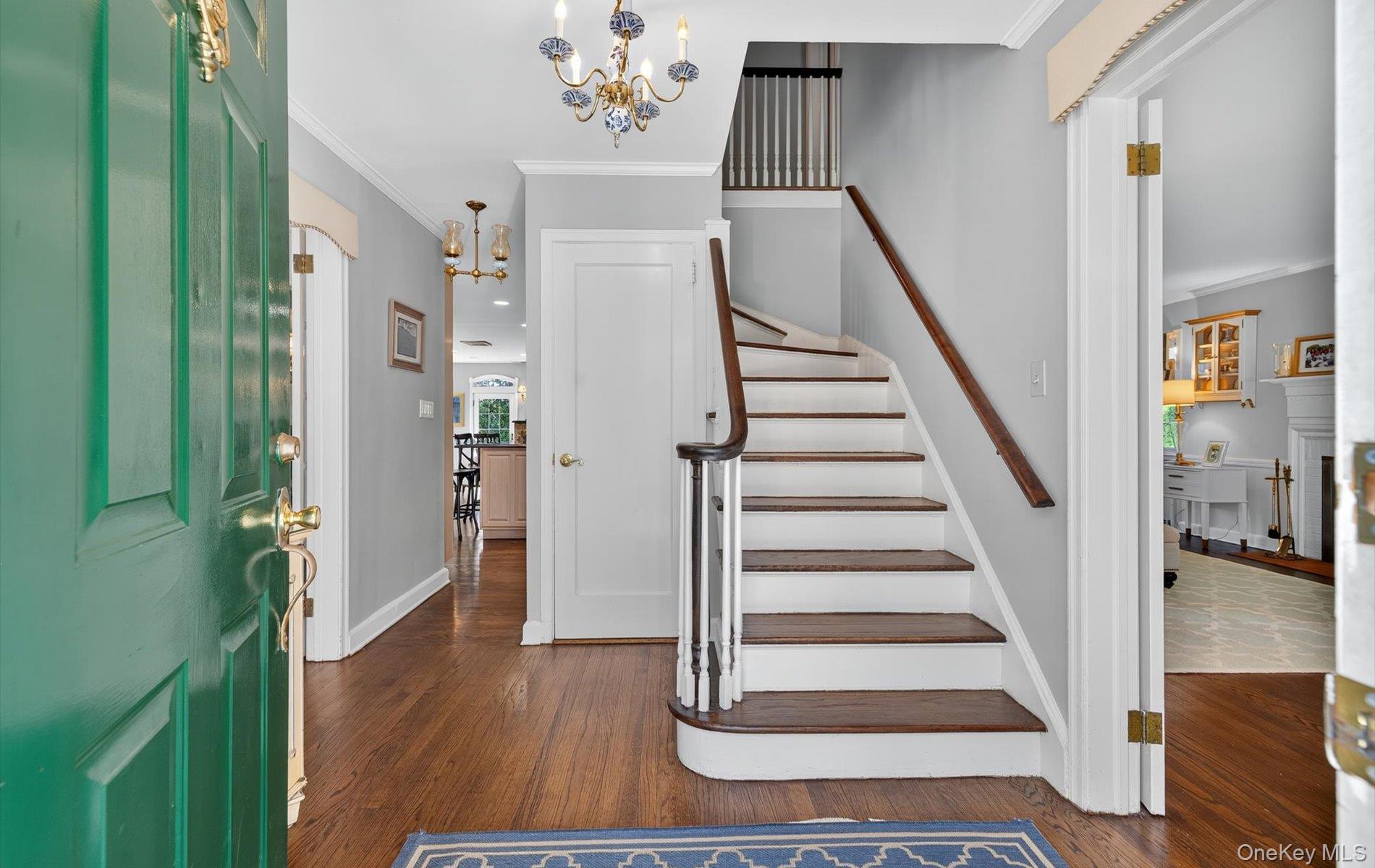 53 Eakins Road Manhasset, NY 11030 - Photo 4 of 34 a view of a hallway with wooden floor and staircase
