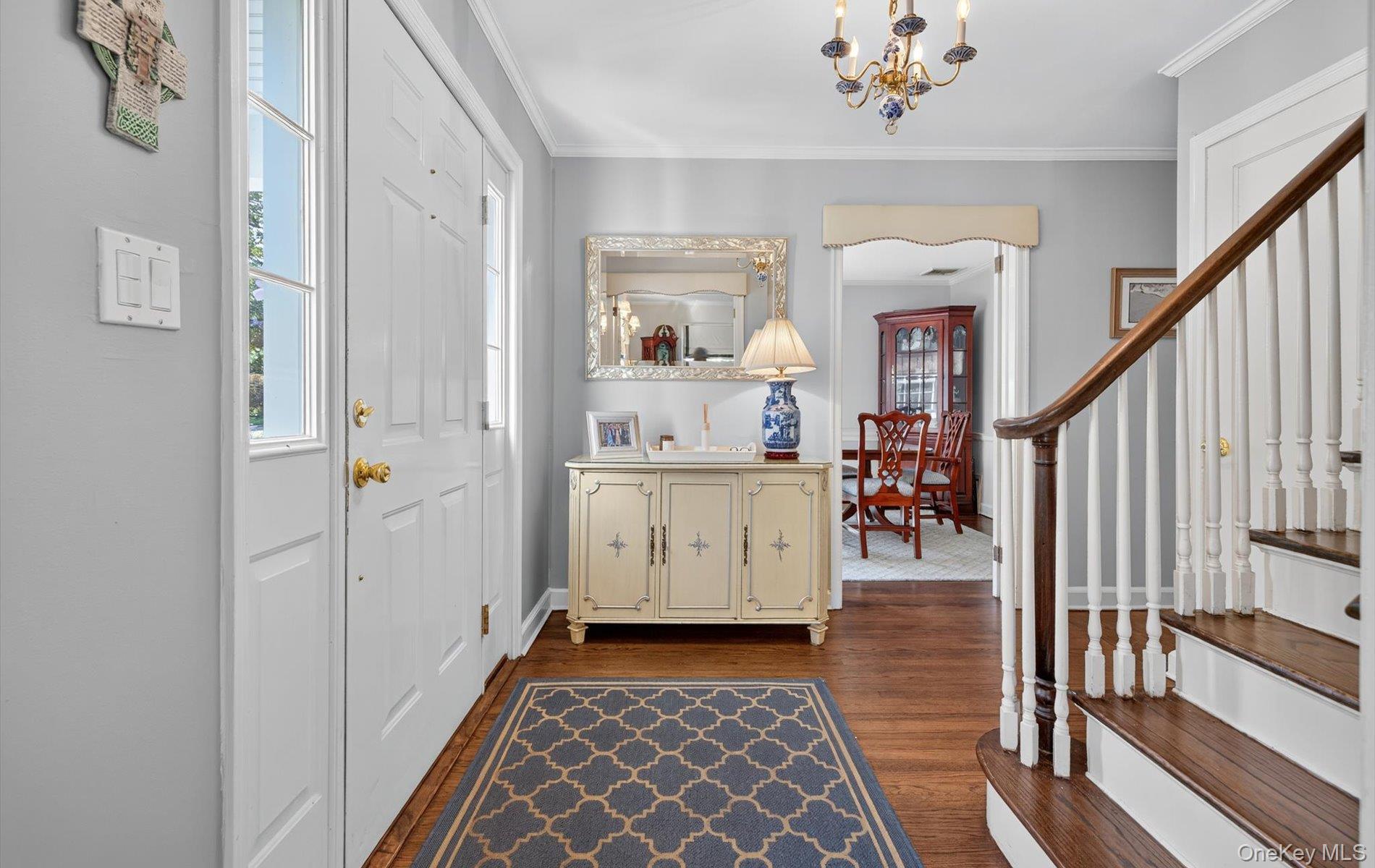 53 Eakins Road Manhasset, NY 11030 - Photo 6 of 34
