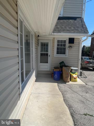 548 Broadview Road Upper Darby, PA 19082 - Photo 3 of 40