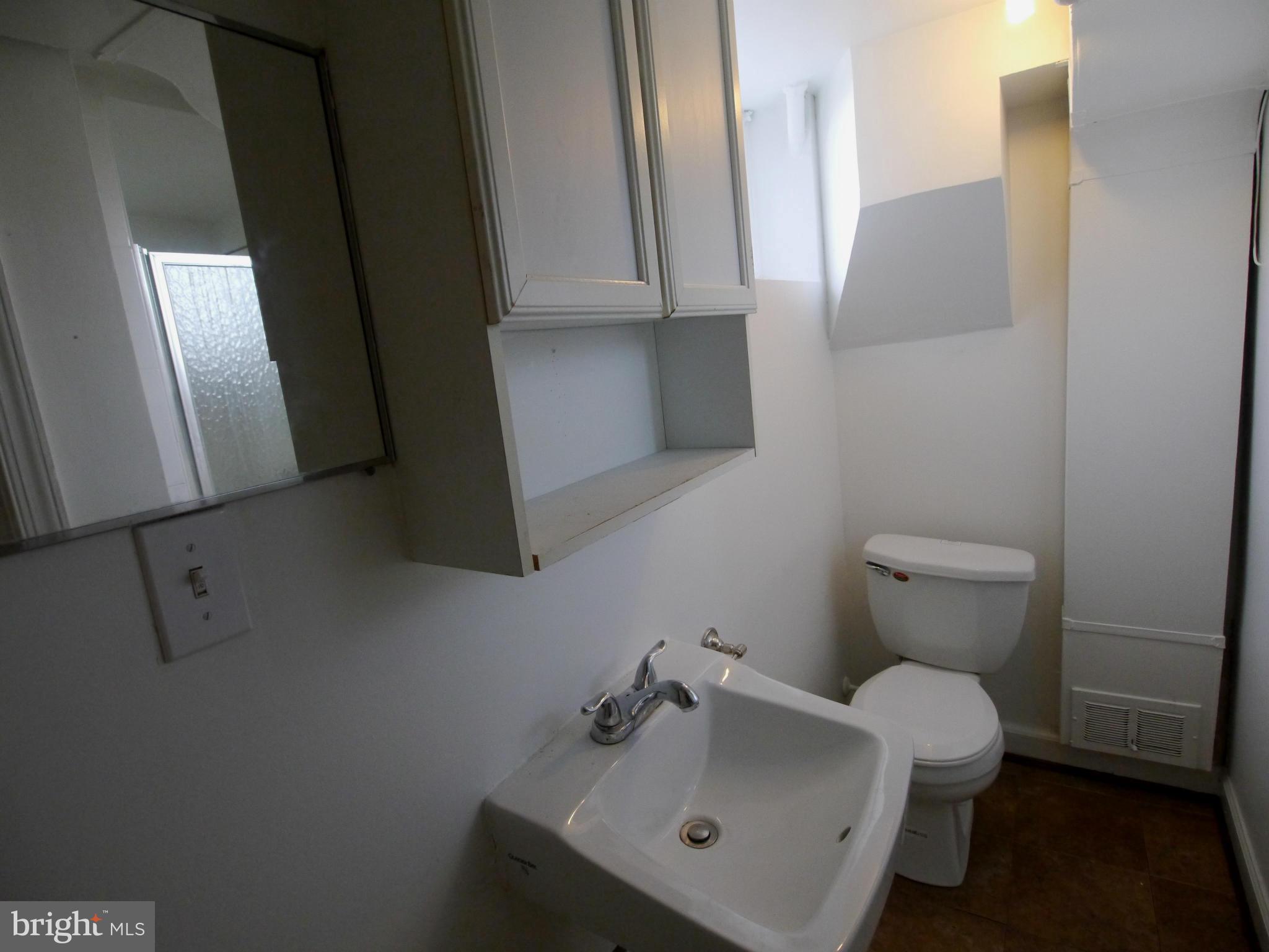 11607 Veirs Mill Road Silver Spring, MD 20902 - Photo 14 of 19 Bath