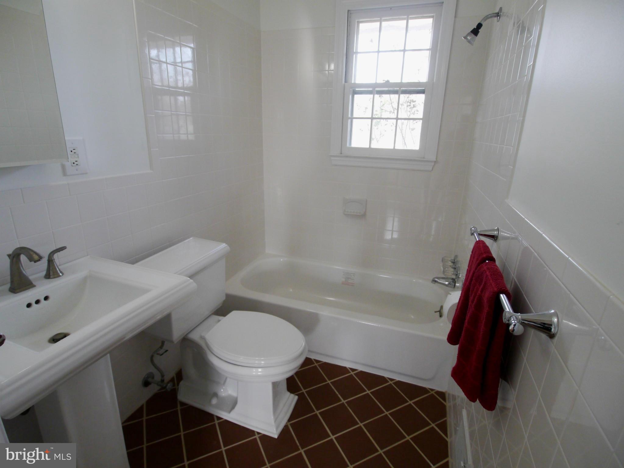 11607 Veirs Mill Road Silver Spring, MD 20902 - Photo 5 of 19 Bath