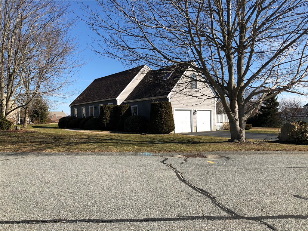 135 Spring Hill Road Portsmouth, RI 02871 - Photo 1 of 19
