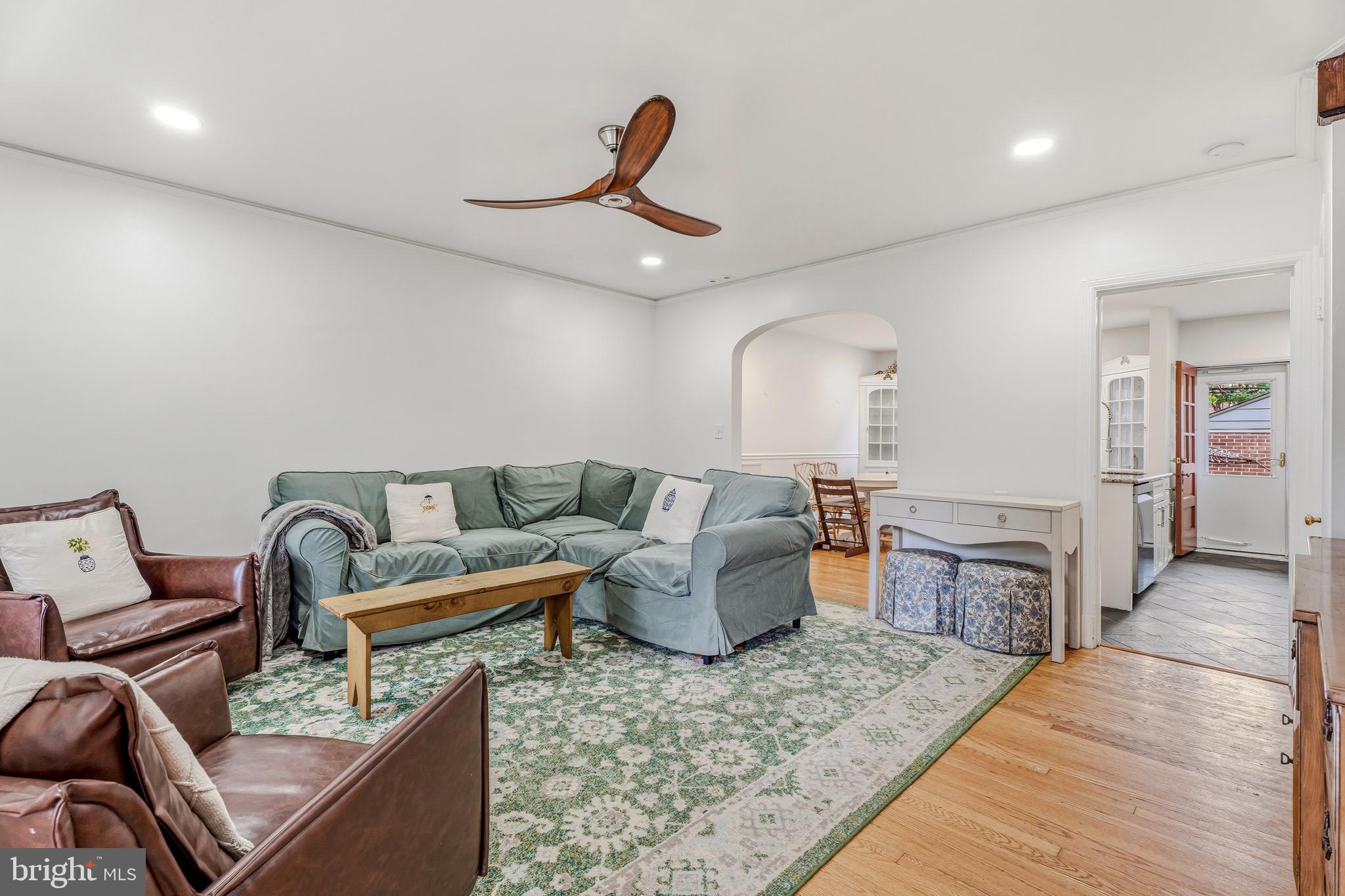 314 Murdock Road Baltimore, MD 21212 - Photo 5 of 42 a living room with furniture