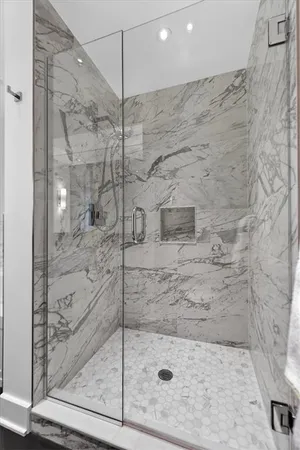 $1,250,000 | 4950 Central Street, Unit 405, Kansas City, MO 64112