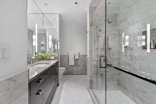 $1,250,000 | 4950 Central Street, Unit 405, Kansas City, MO 64112