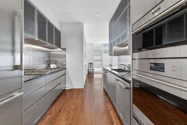 $1,250,000 | 4950 Central Street, Unit 405, Kansas City, MO 64112