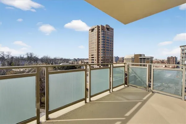 $1,250,000 | 4950 Central Street, Unit 405, Kansas City, MO 64112