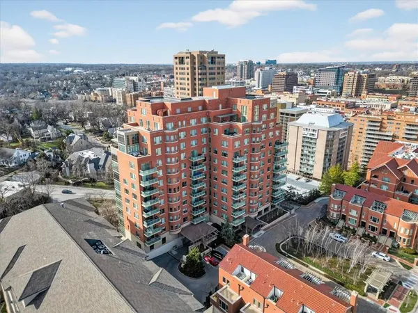 $1,250,000 | 4950 Central Street, Unit 405, Kansas City, MO 64112