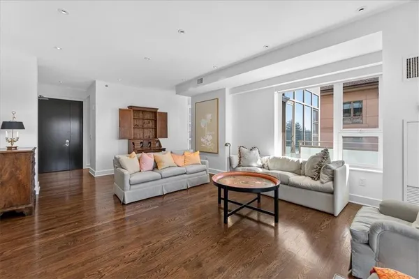 $1,250,000 | 4950 Central Street, Unit 405, Kansas City, MO 64112