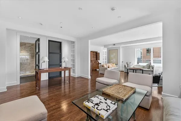 $1,250,000 | 4950 Central Street, Unit 405, Kansas City, MO 64112