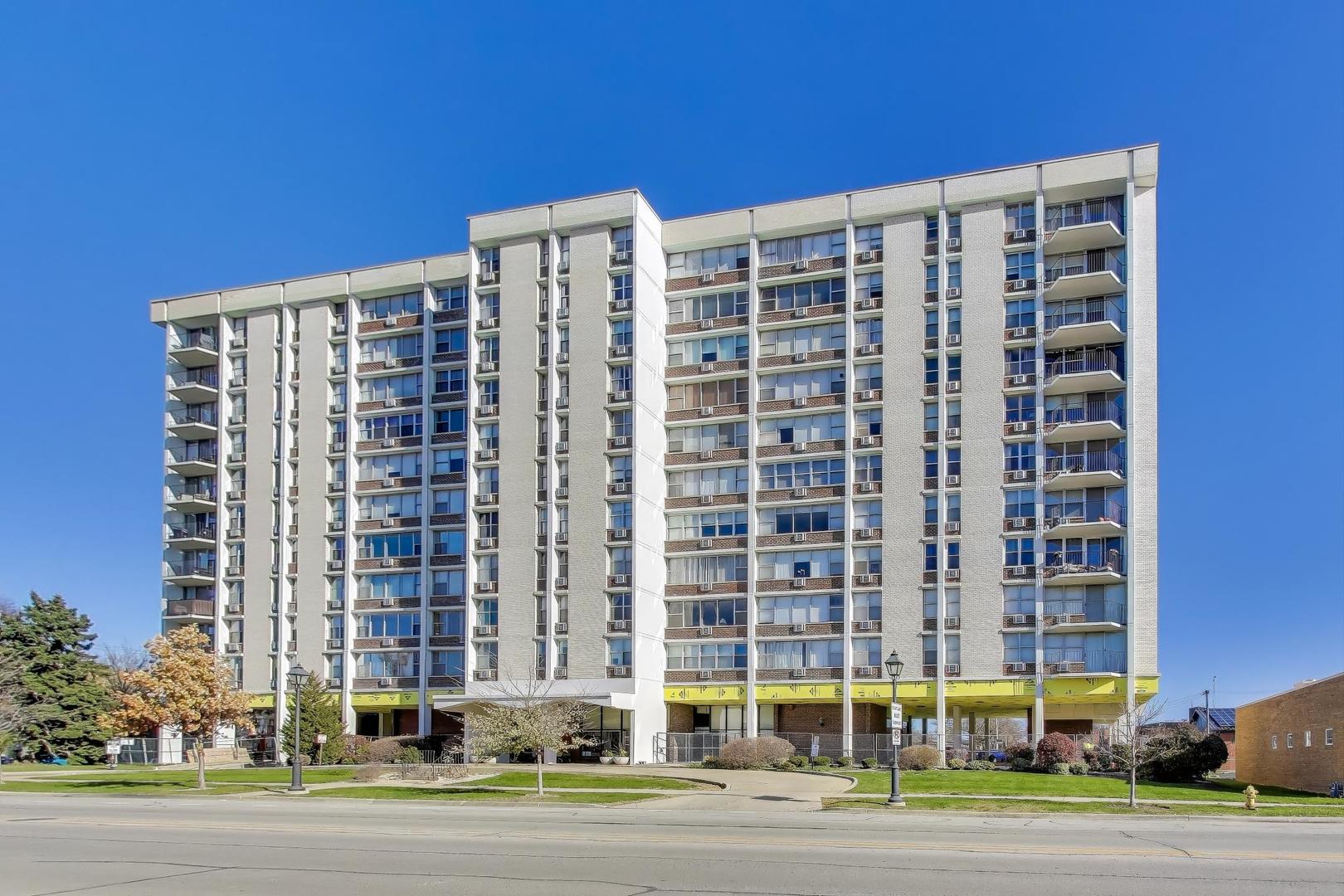 Undisclosed Address Lombard, IL 60148 - Photo 2 of 37 a front view of a building