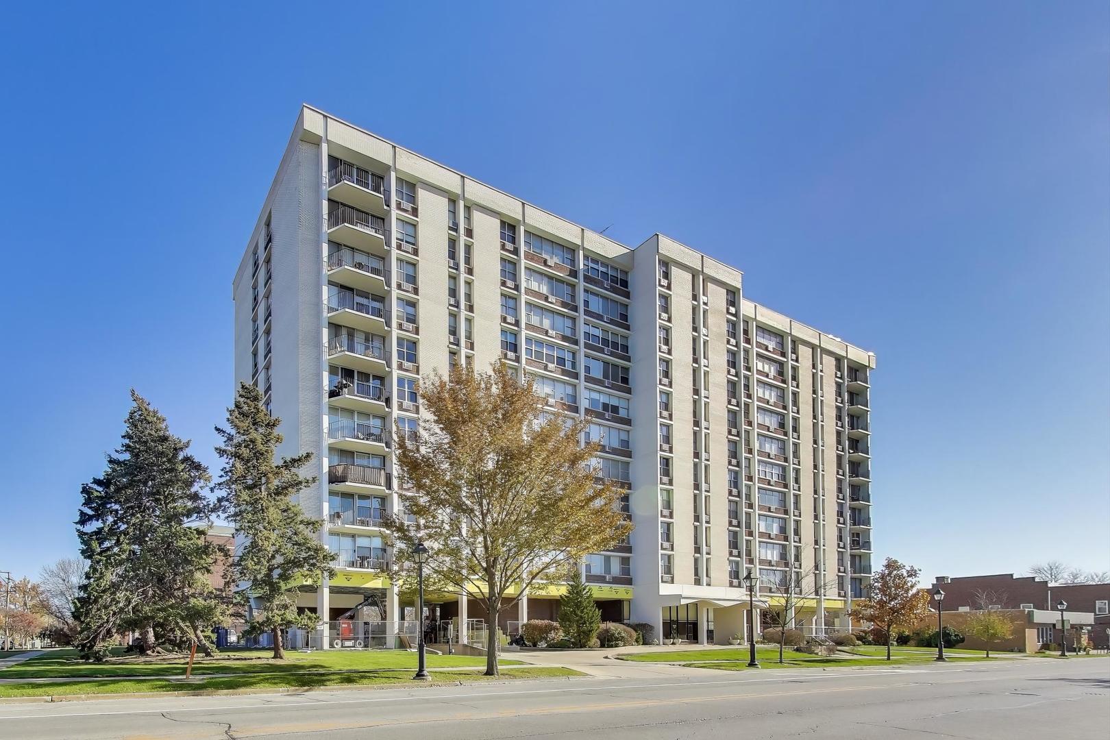 Undisclosed Address Lombard, IL 60148 - Photo 3 of 37 a view of a building and a yard