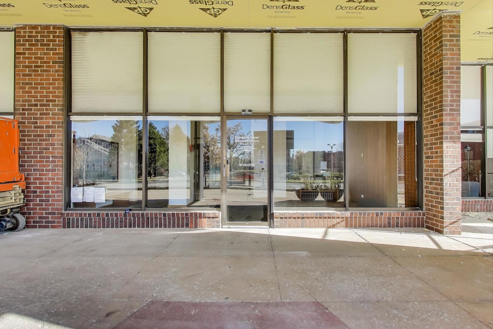 Undisclosed Address Lombard, IL 60148 - Photo 5 of 37 a living room with a large window
