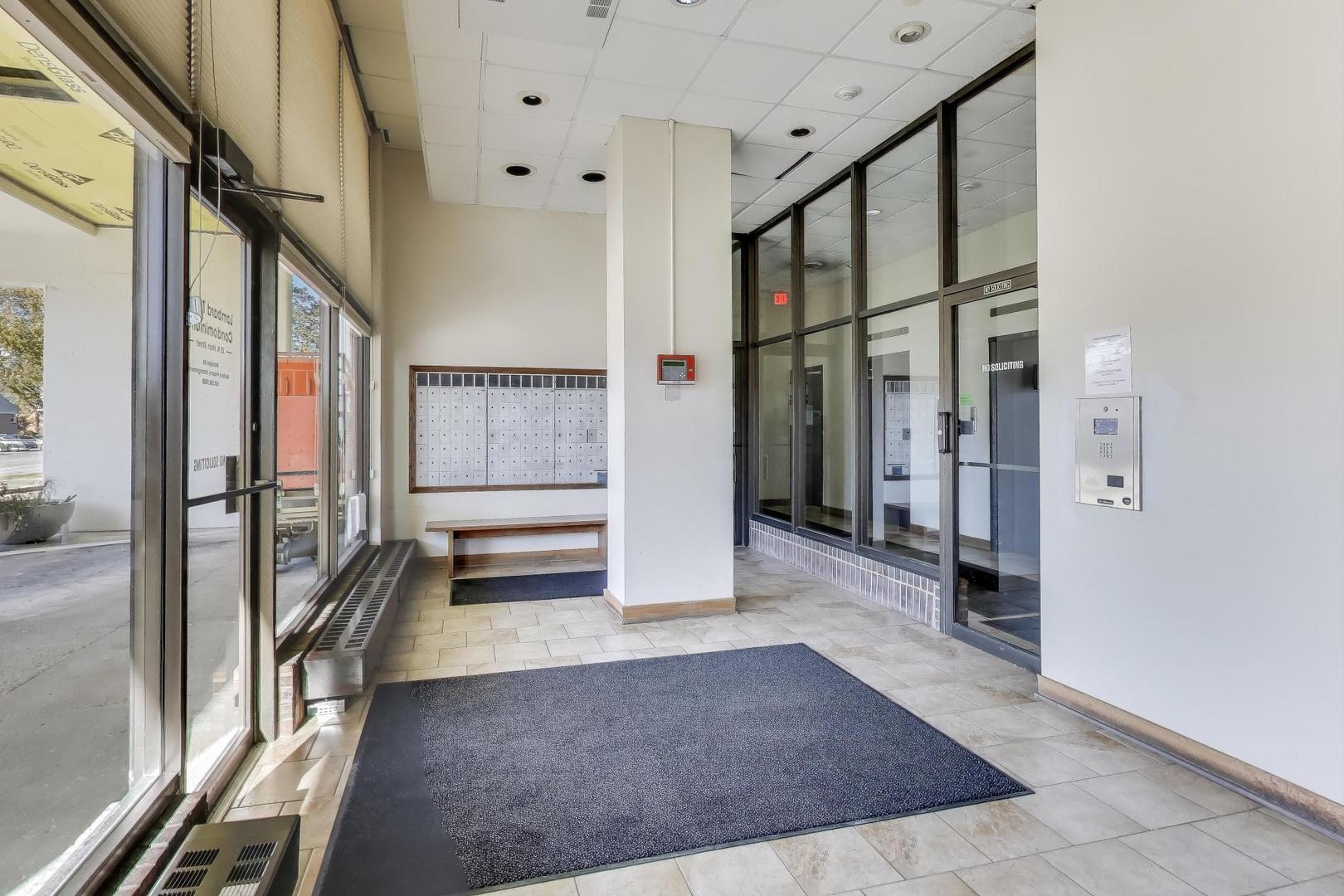 Undisclosed Address Lombard, IL 60148 - Photo 7 of 37 a view of an entryway