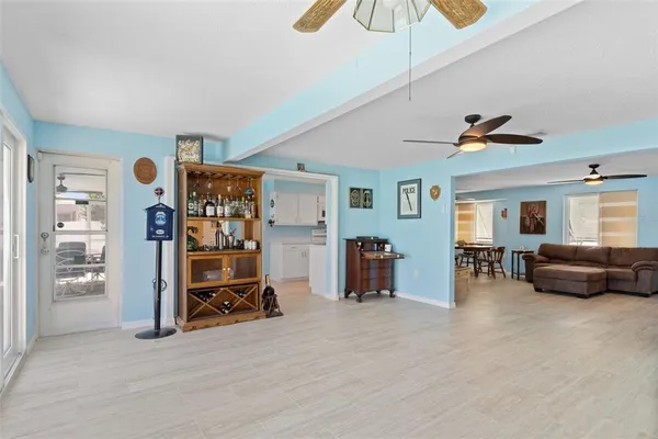 a view of livingroom with furniture and a ceiling fan