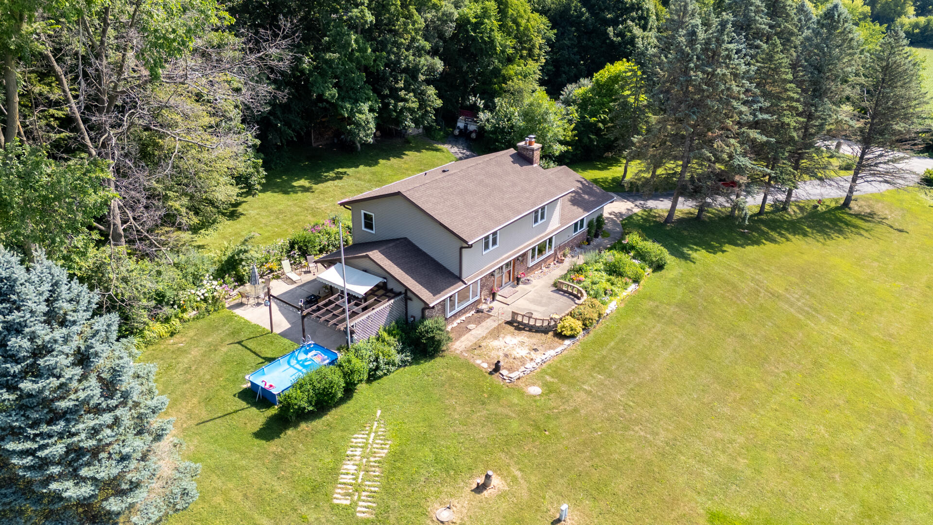 W250S4461 Center Road Waukesha, WI 53189 - Photo 8 of 36 Yard