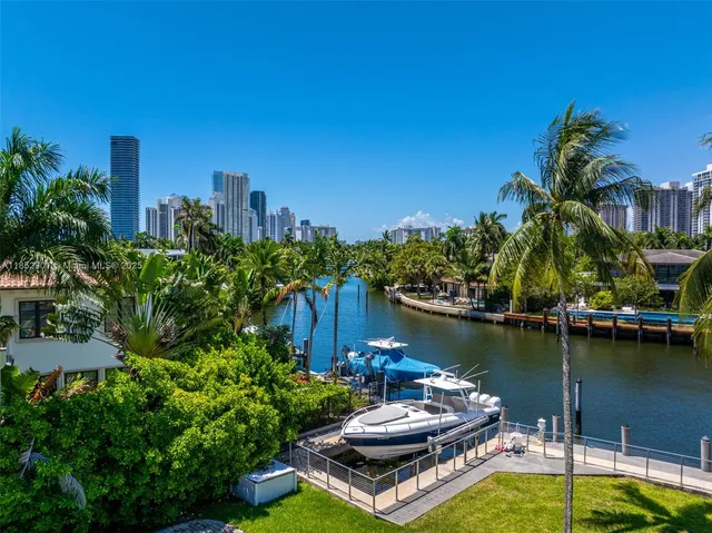 $14,750,000 | 268 S Parkway, Golden Beach, FL 33160