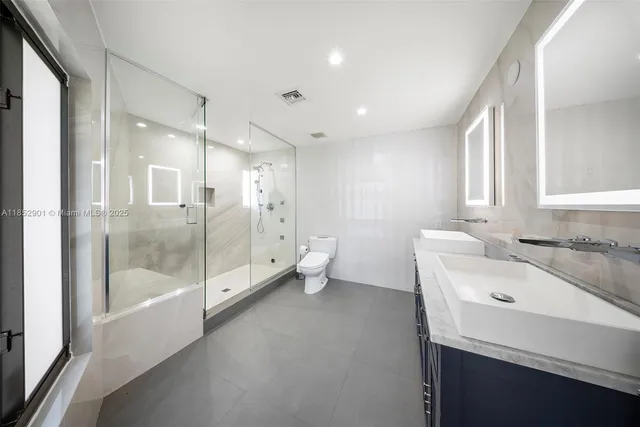 $14,750,000 | 268 S Parkway, Golden Beach, FL 33160