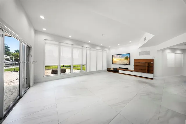 $14,750,000 | 268 S Parkway, Golden Beach, FL 33160