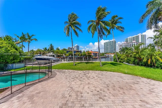$14,750,000 | 268 S Parkway, Golden Beach, FL 33160