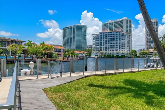 $14,750,000 | 268 S Parkway, Golden Beach, FL 33160