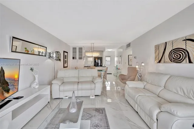 $172,000 | 4705 Northwest 35th Street, Unit 501, Lauderdale Lakes, FL 33319