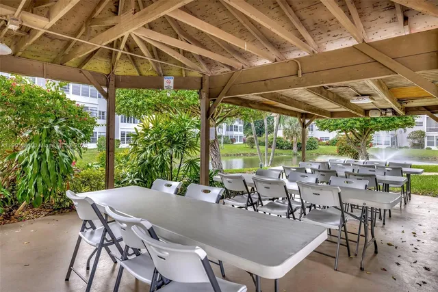 $172,000 | 4705 Northwest 35th Street, Unit 501, Lauderdale Lakes, FL 33319