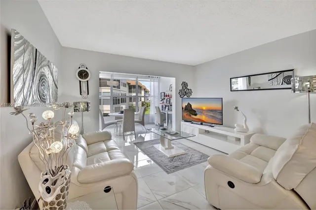 $172,000 | 4705 Northwest 35th Street, Unit 501, Lauderdale Lakes, FL 33319