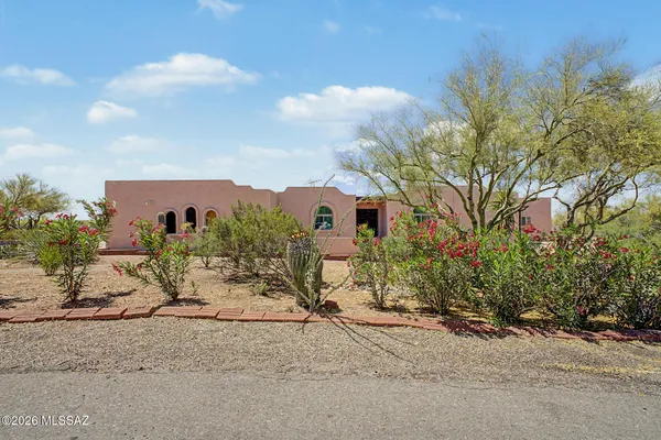 $999,999 | 701 East Vía Entrada, Tucson, AZ 85718