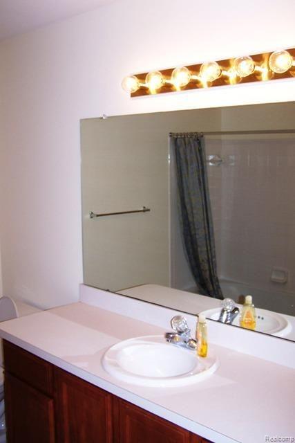457 Harvard Drive Romeo, MI 48065 - Photo 10 of 18 Vanity.jpg