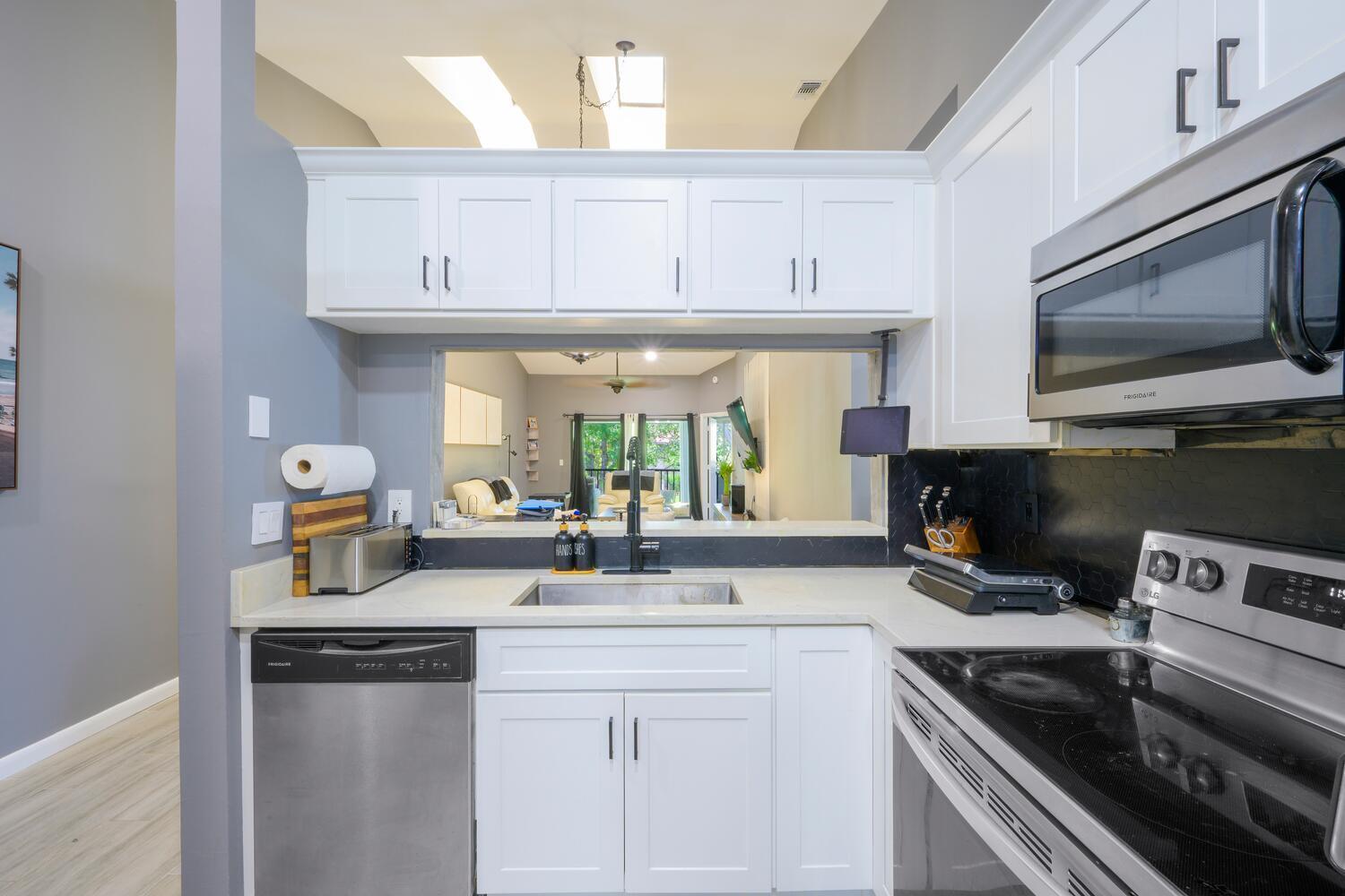 708 Harbour Pointe Way Greenacres, FL 33413 - Photo 4 of 45 708 Harbour Pointe Way-large-029-056-DSC