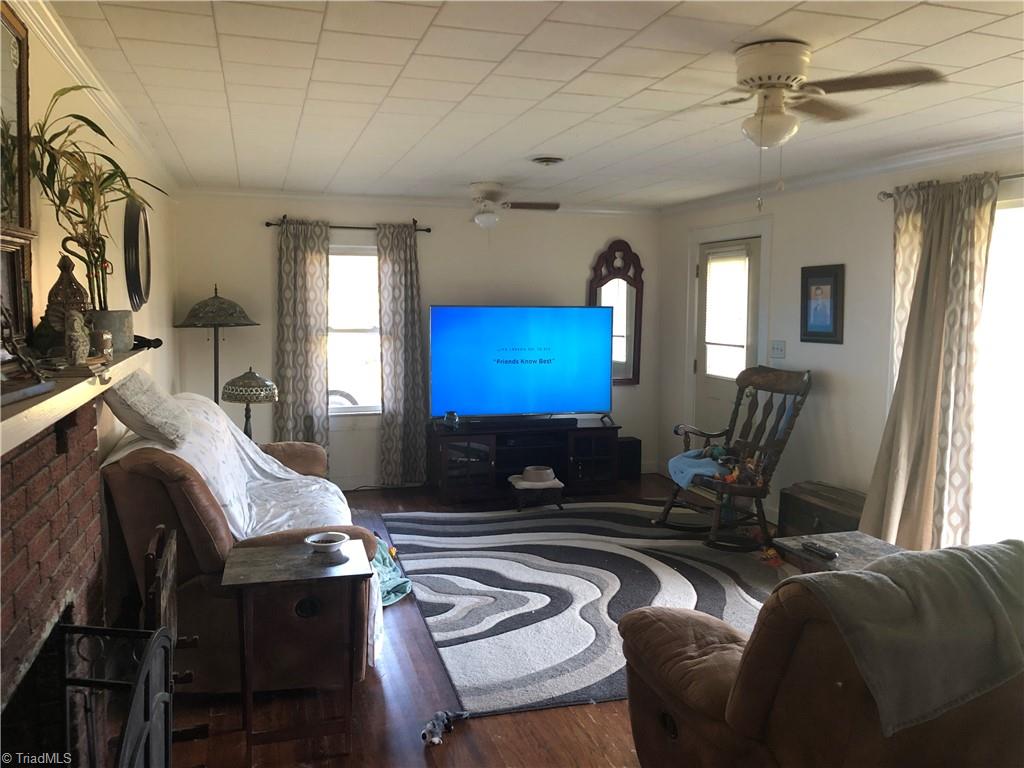 944 Tyro Road Lexington, NC 27295 - Photo 5 of 15 Great room