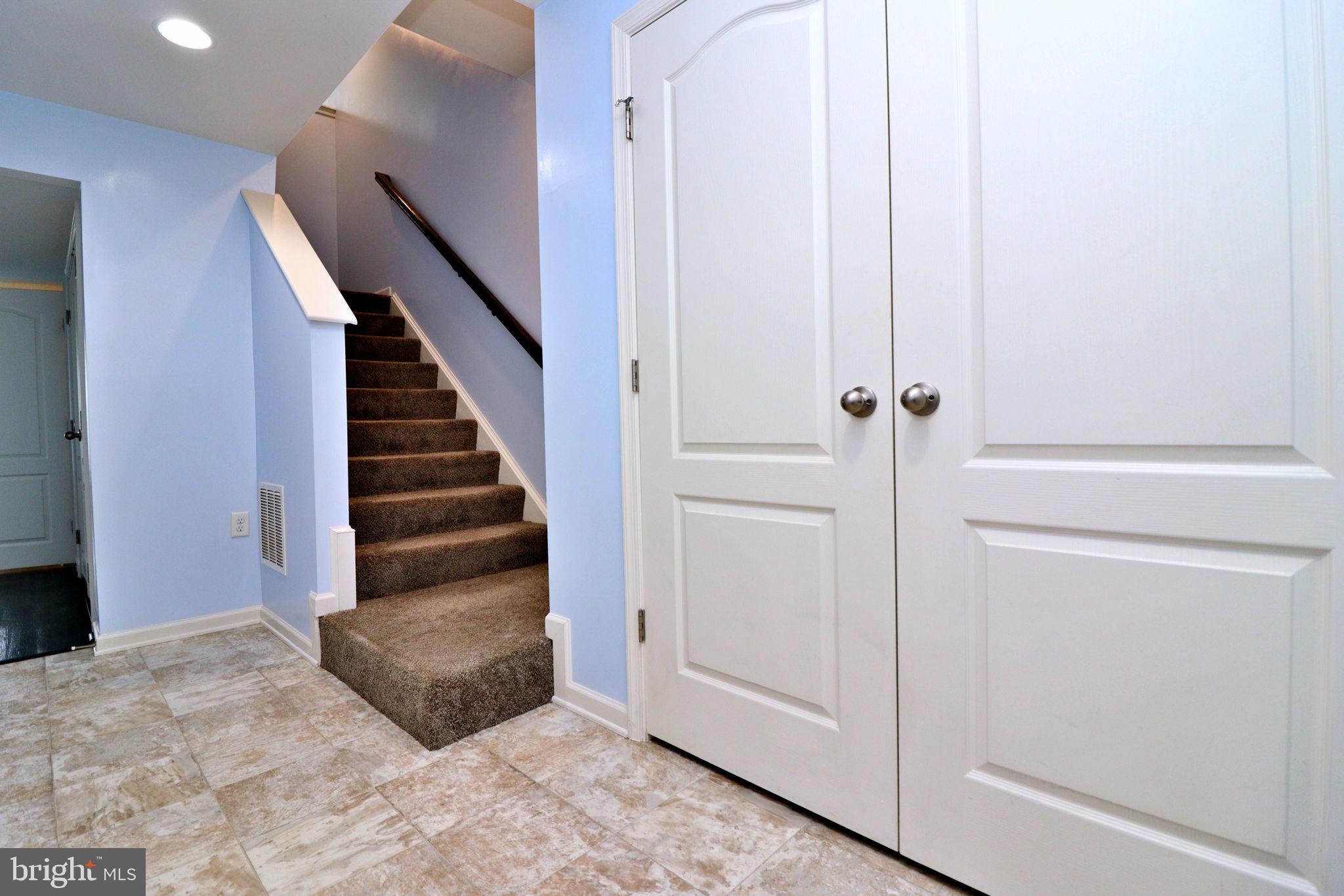 605 Thumper Drive Ranson, WV 25438 - Photo 11 of 47 Foyer