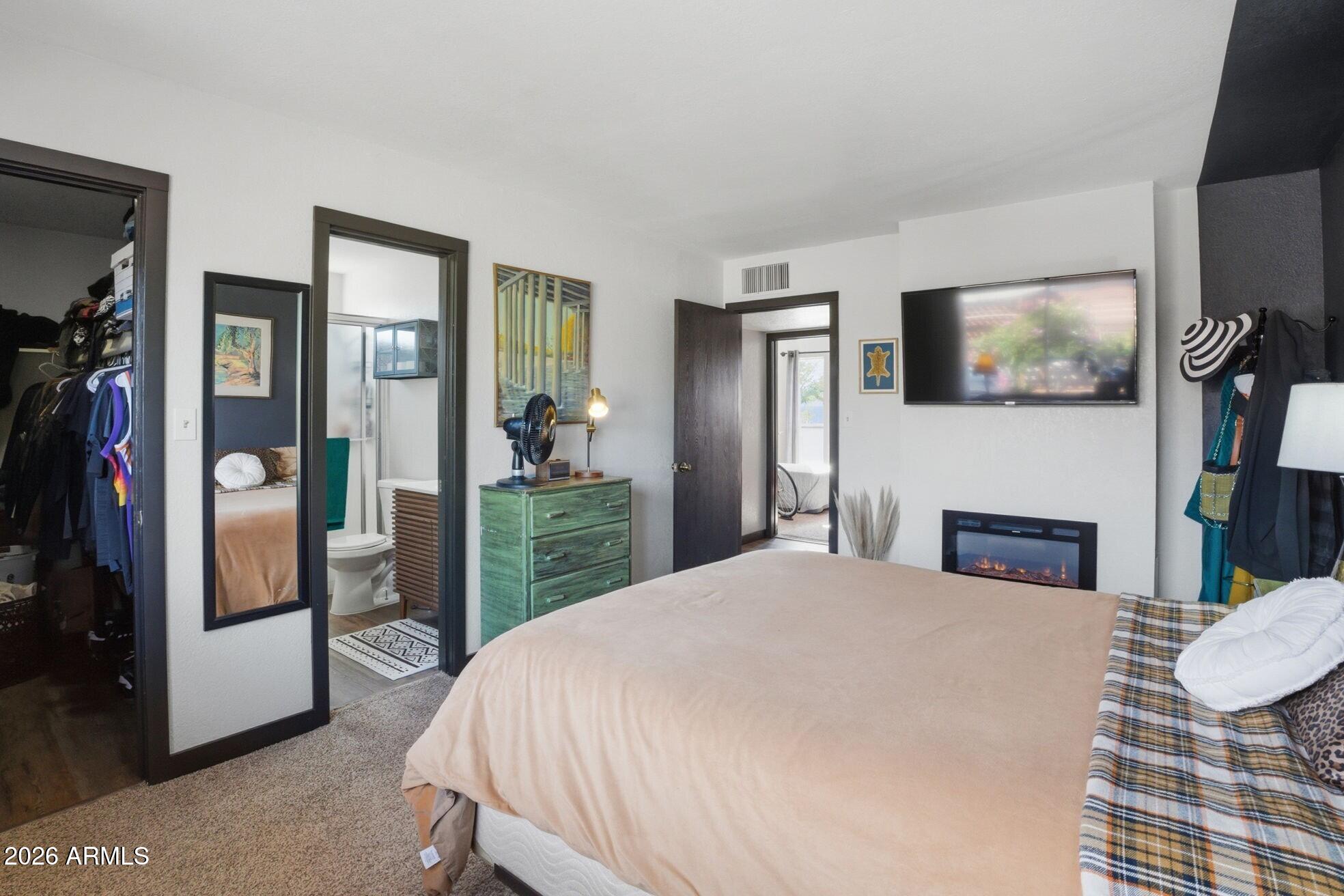 2106 West Devonshire Street Mesa, AZ 85201 - Photo 15 of 38 Primary Bedroom