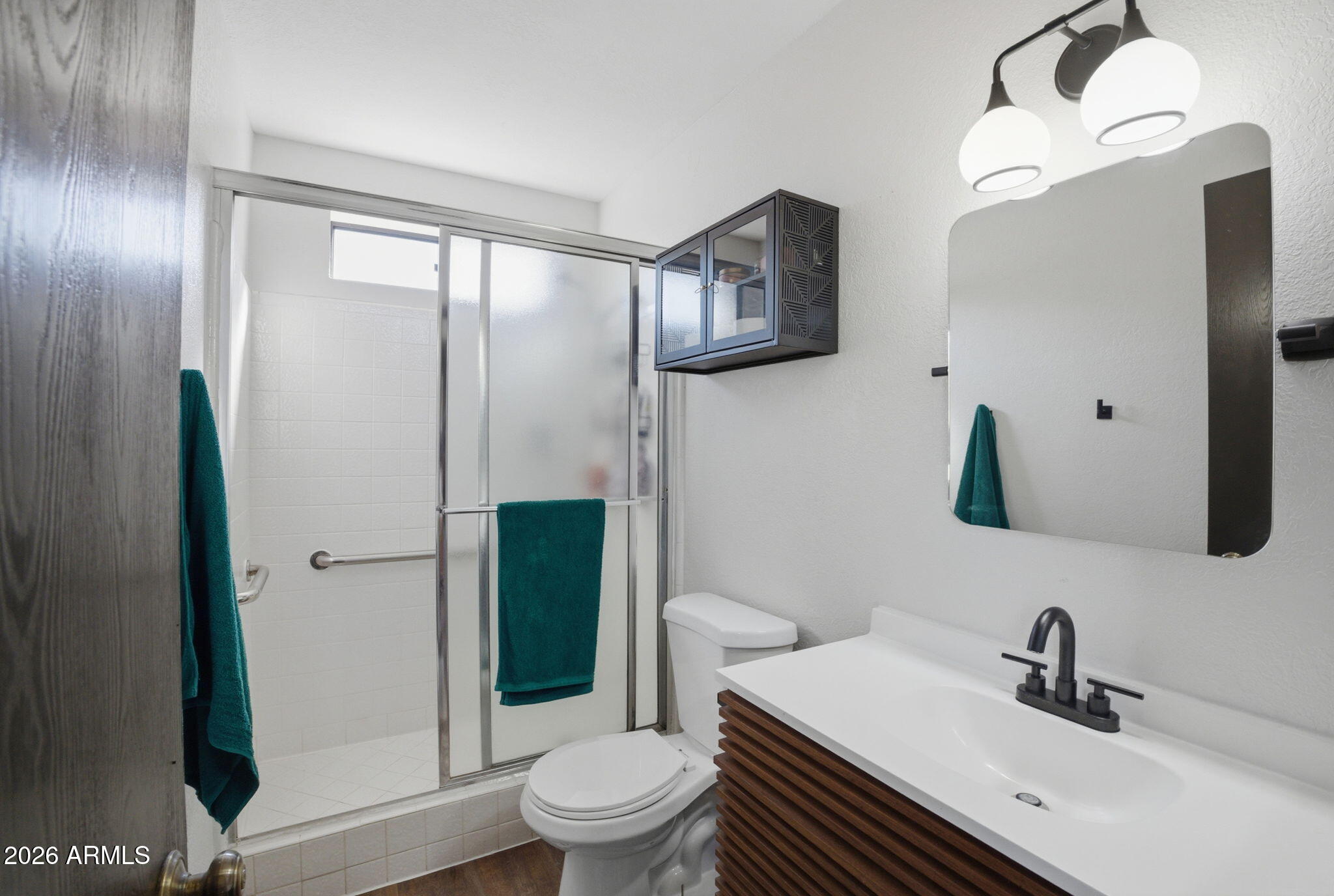 2106 West Devonshire Street Mesa, AZ 85201 - Photo 16 of 38 Primary Bathroom