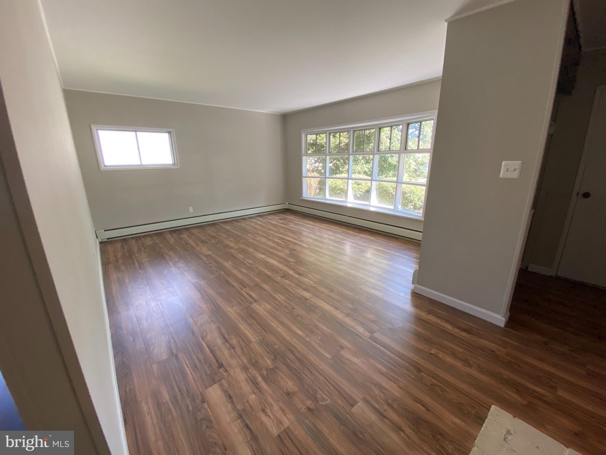28 Metten Road Newark, DE 19713 - Photo 8 of 18 Living room