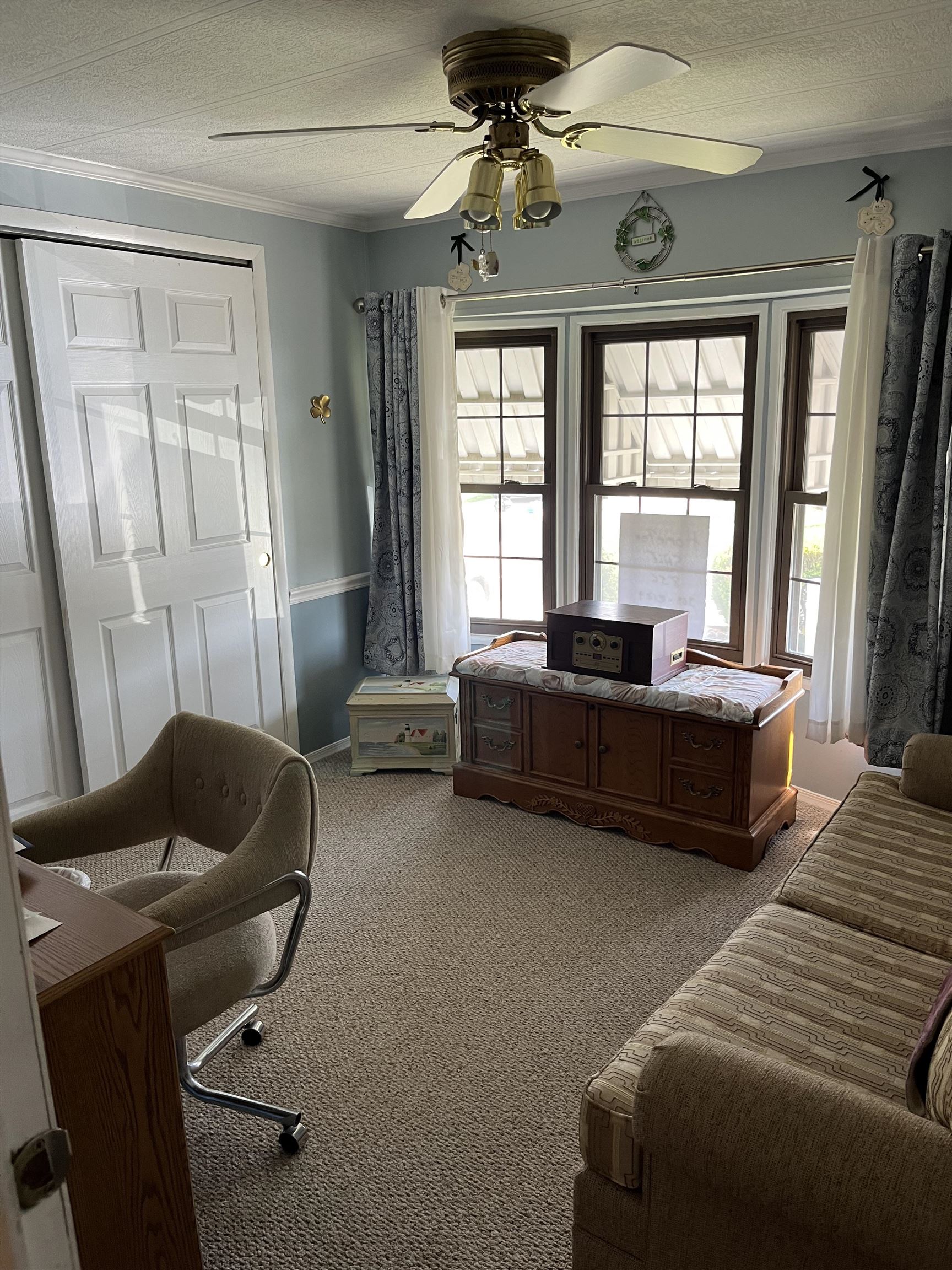 301 Grande Rio Grande, NJ 08242 - Photo 6 of 23 a living room with furniture and a window