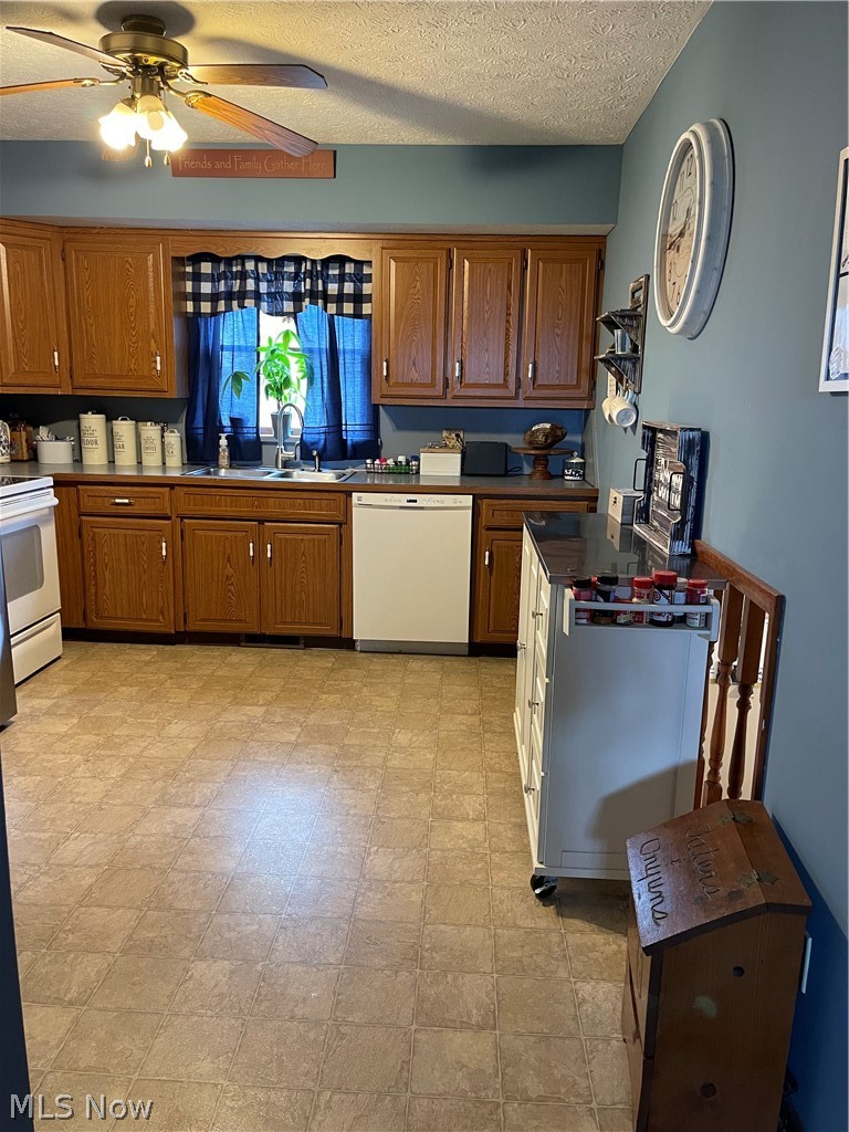 42895 Telegraph Road Elyria, OH 44035 - Photo 12 of 35 Kitchen