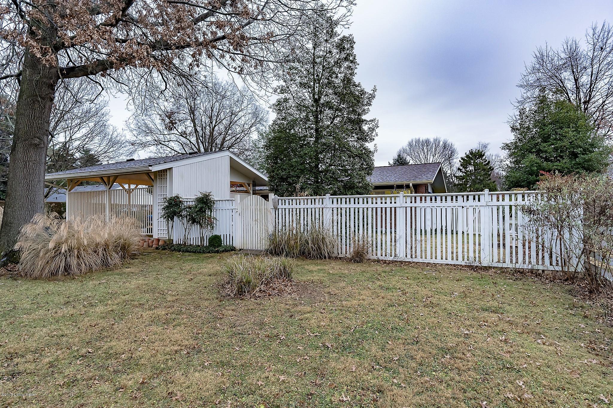 7205 Boxwood Road Louisville, KY 40222 - Photo 30 of 41 Fence 1