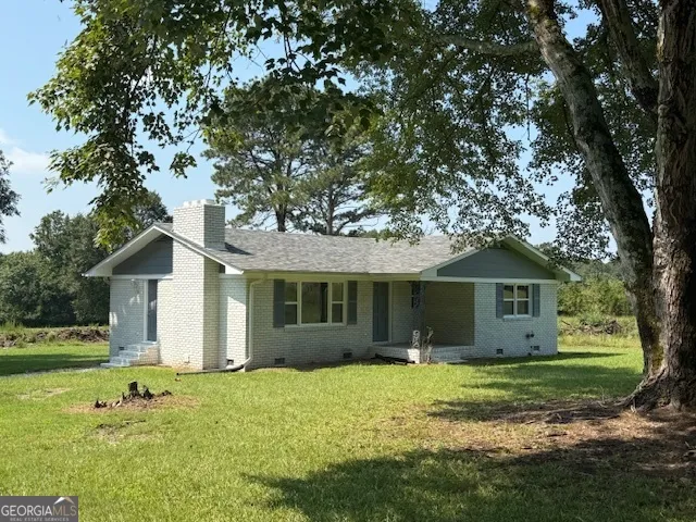 a view of a house with yard and tree s
