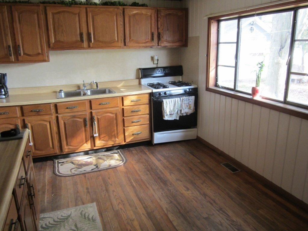 7831 Lakeshore Road Lexington, MI 48450 - Photo 8 of 11 31171340-7.JPG