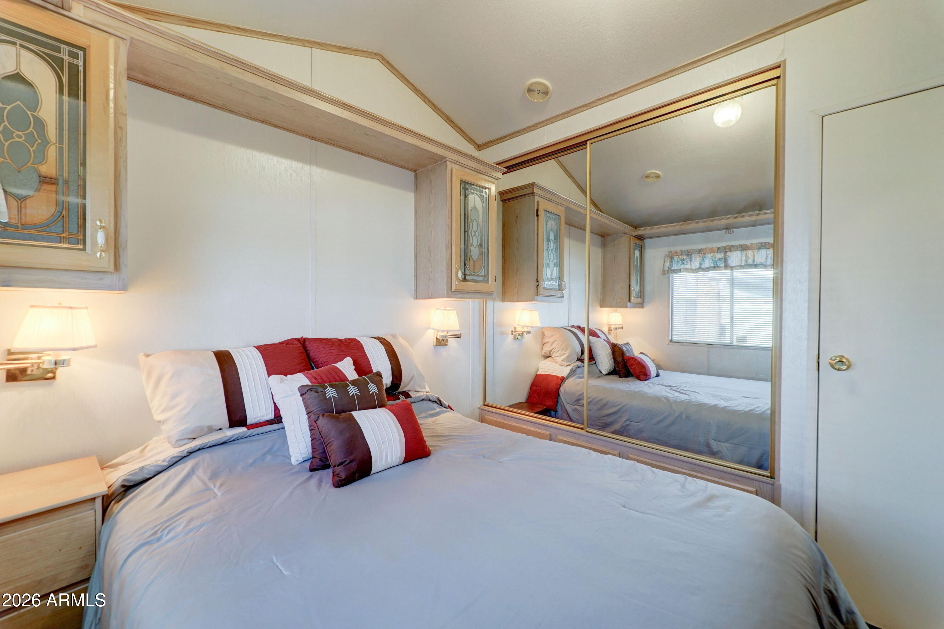 111 South Greenfield Road, Unit 520 Mesa, AZ 85206 - Photo 3 of 28 a bed room with bed and window