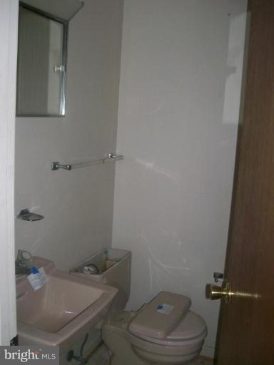 6800 Middlefield Road Fort Washington, MD 20744 - Photo 6 of 12 Half Bath 1