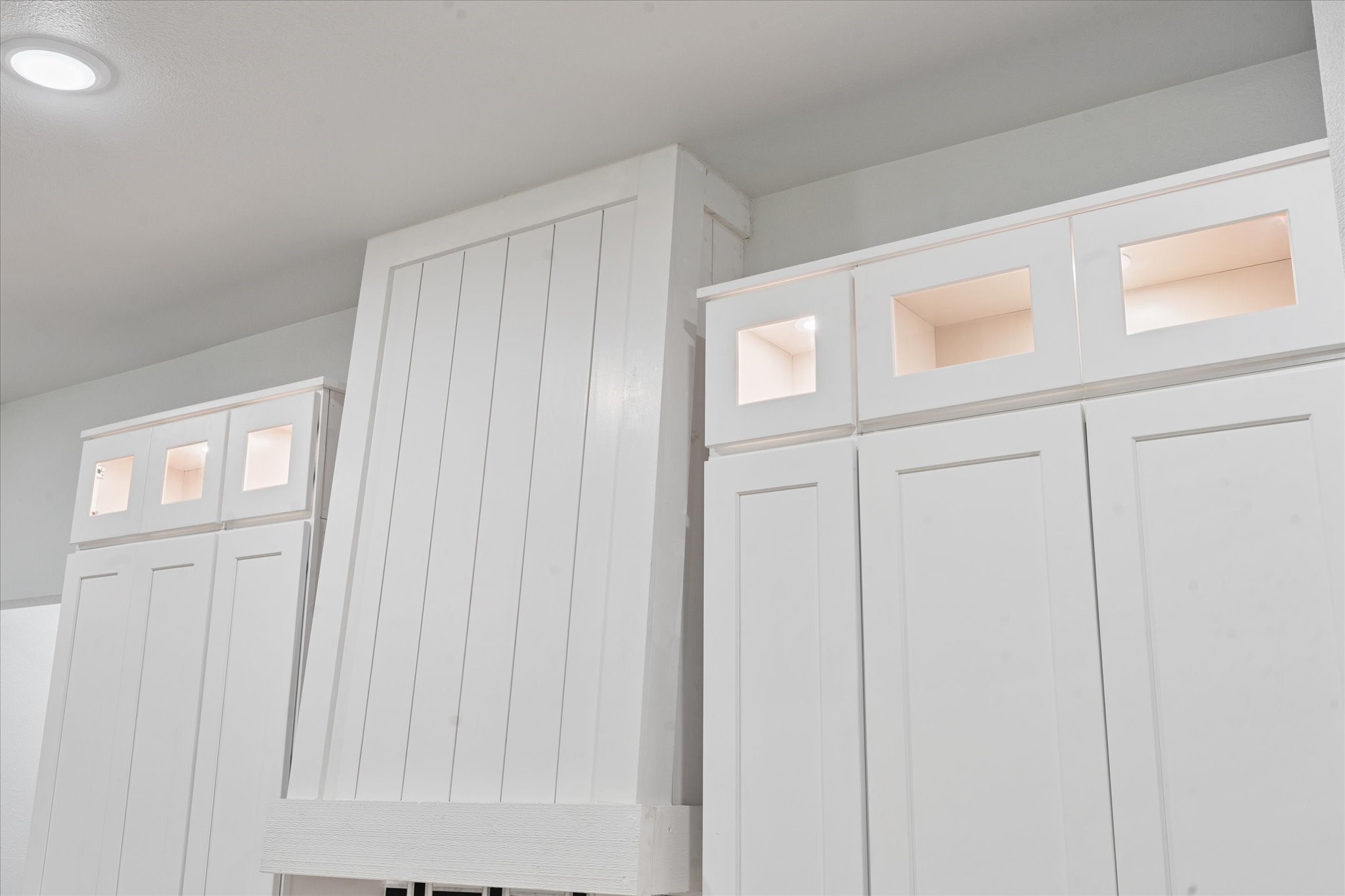 447 Sunset Trail Angleton, TX 77515 - Photo 15 of 41 Lighted cabinetry