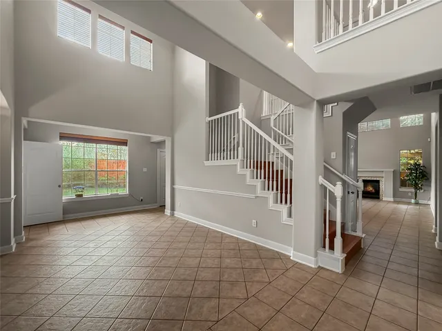 a view of an entryway with a livingroom