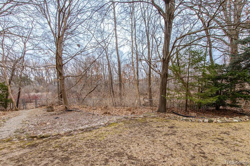 5126 Old Cove Road Clarkston, MI 48346 - Photo 45 of 46 Gallery Image 45
