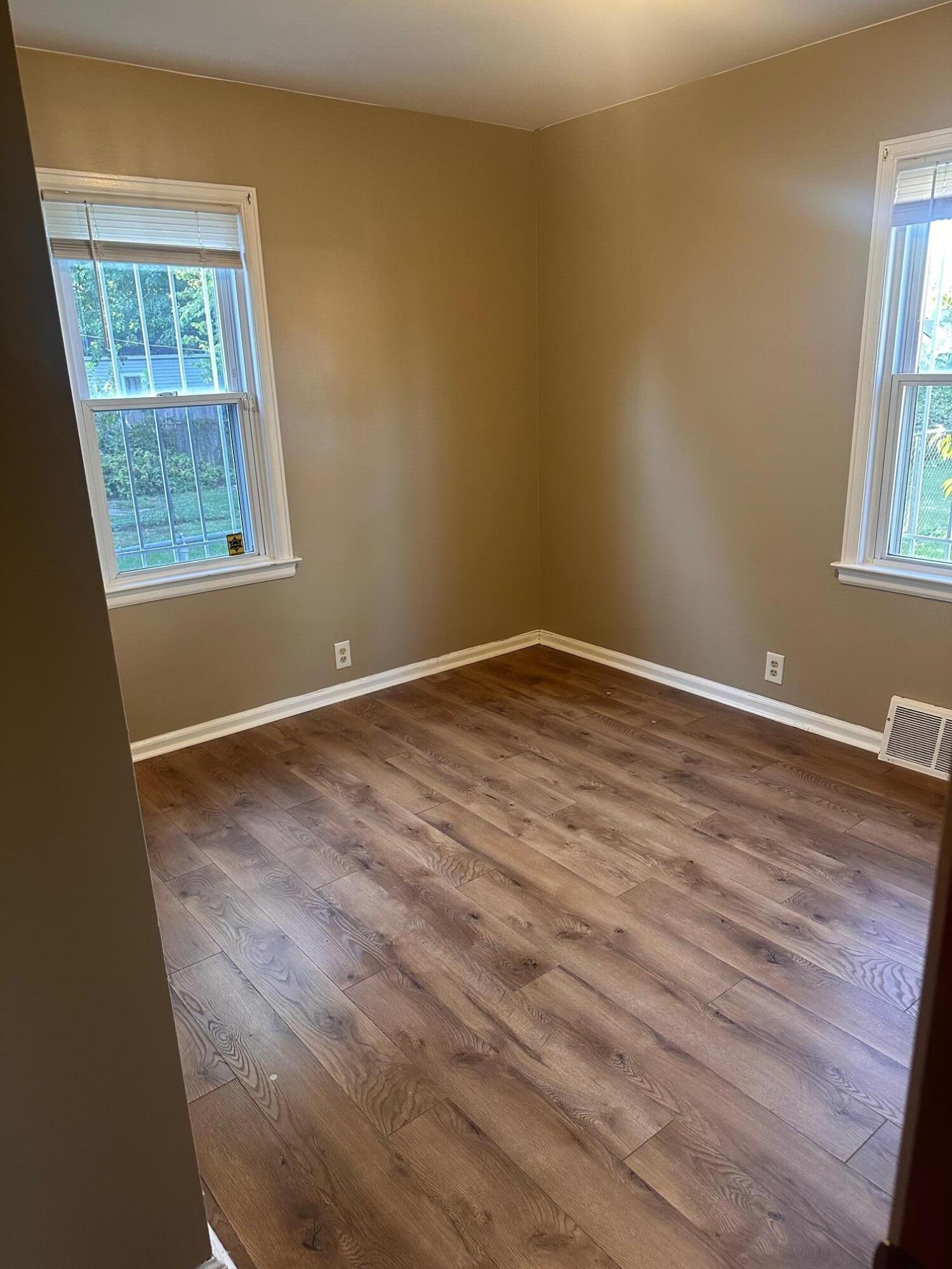 616 Pettibone Avenue Flint, MI 48507 - Photo 11 of 17 Bedroom 2